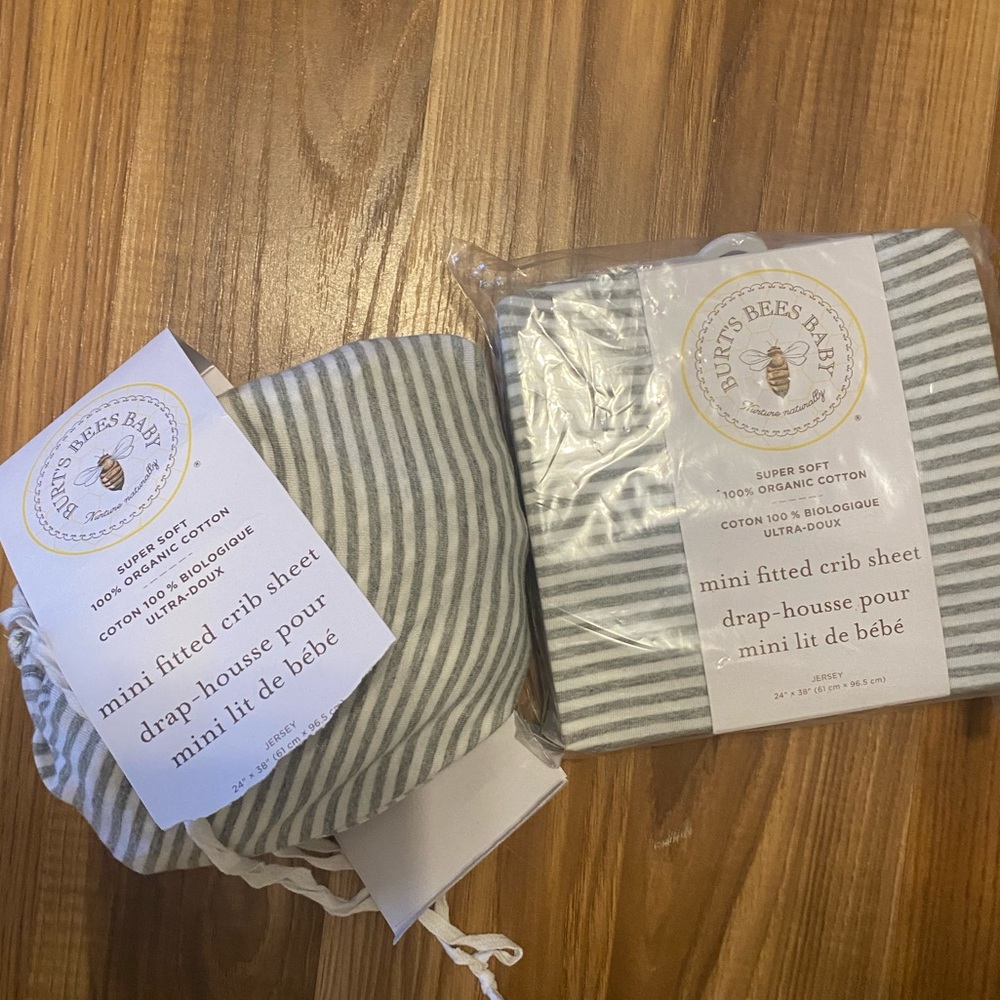 Set of 2 Burt’s bees mini crib sheets